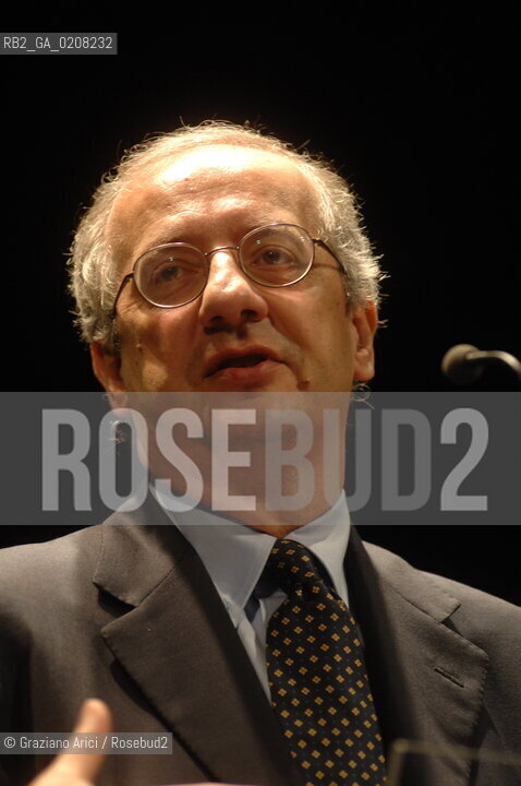 VENICE-MESTRE - 8/3/2008 - THE LEADER OF DEMOCRATIC PARTY (PARTITO DEMOCRATICO - PD) WALTER VELTRONI DELIVERS HIS SPEECH DURING AN ELECTORAL MEETING IN MESTRE ©Graziano Arici/Rosebud2 POLITICA