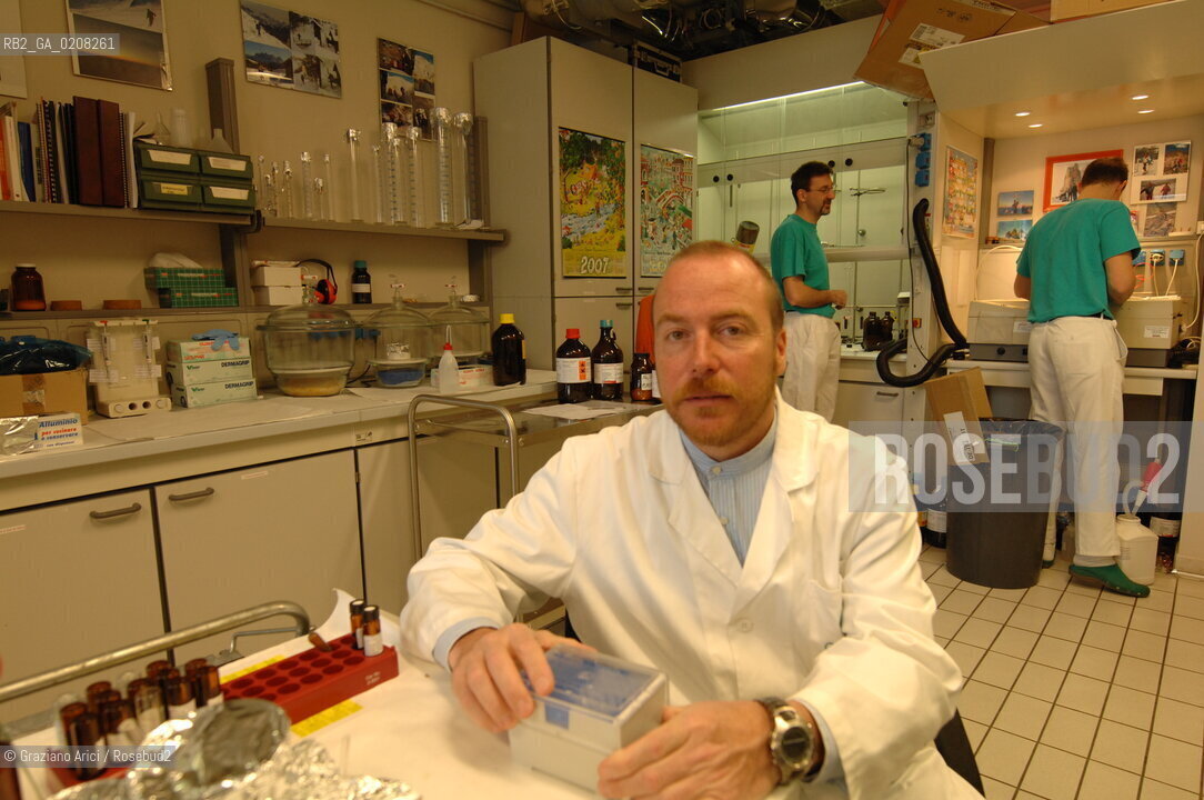 VENICE 31/3/2008 - VENICE GATEWAY FOR SCIENCE AND TECHNOLOGY - INCA LABORATORIES (INTER UNIVERSITY CONSORTIUM OF CHEMISTRY FOR THE ENVIRONMENT)  ANALIZED THE INDUSTRIAL POLLUTION IN VENICE LAGOON AND HIS ICHTHYIC FAUNA AND DISCOVERED THE CONNECTION WITH DIOXIN BLOOD CONTAMINATION IN THE PEOPLE WHO EATED VENICE LAGOON FISH : THE DIRECTOR OF MICROPOLLUTANTS LABORATORY DR. STEFANO RACCANELLI ©Graziano Arici/Rosebud2 INQUINAMENTO PORTO MARGHERA DIOSSINA