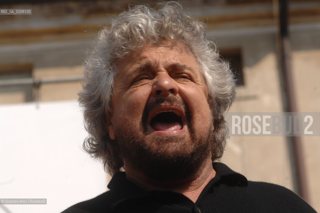 TREVISO - 6/4/2008 - THE COMEDIAN BEPPE GRILLO DELIVERS HIS SPEECH DURING AN ELECTORAL MEETING IN TREVISO FOR THE TOWN HALL ELECTIONS  ©Graziano Arici/Rosebud2 POLITICA
