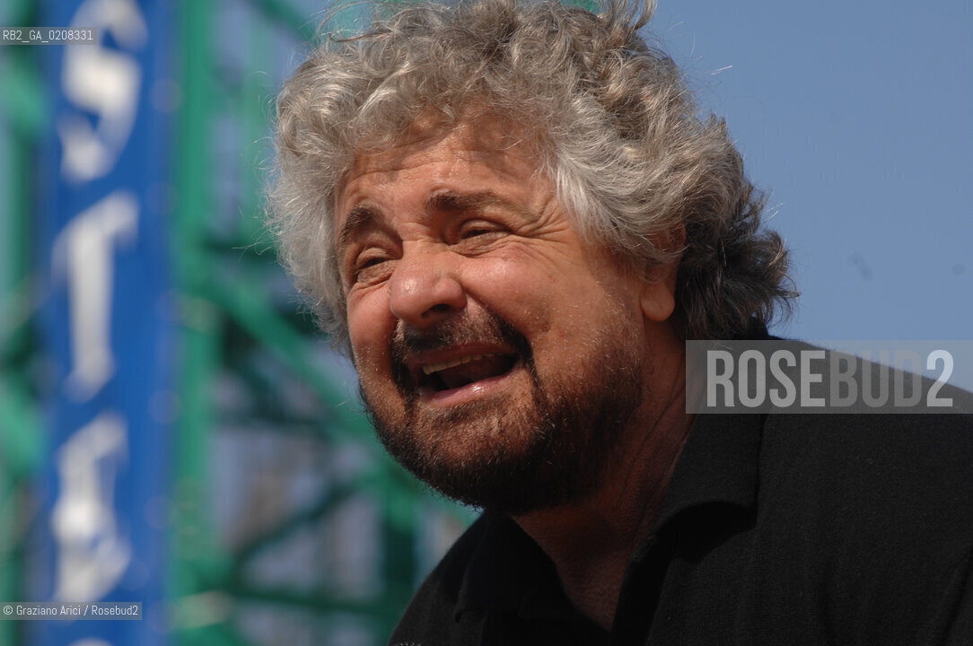 TREVISO - 6/4/2008 - THE COMEDIAN BEPPE GRILLO DELIVERS HIS SPEECH DURING AN ELECTORAL MEETING IN TREVISO FOR THE TOWN HALL ELECTIONS  ©Graziano Arici/Rosebud2 POLITICA