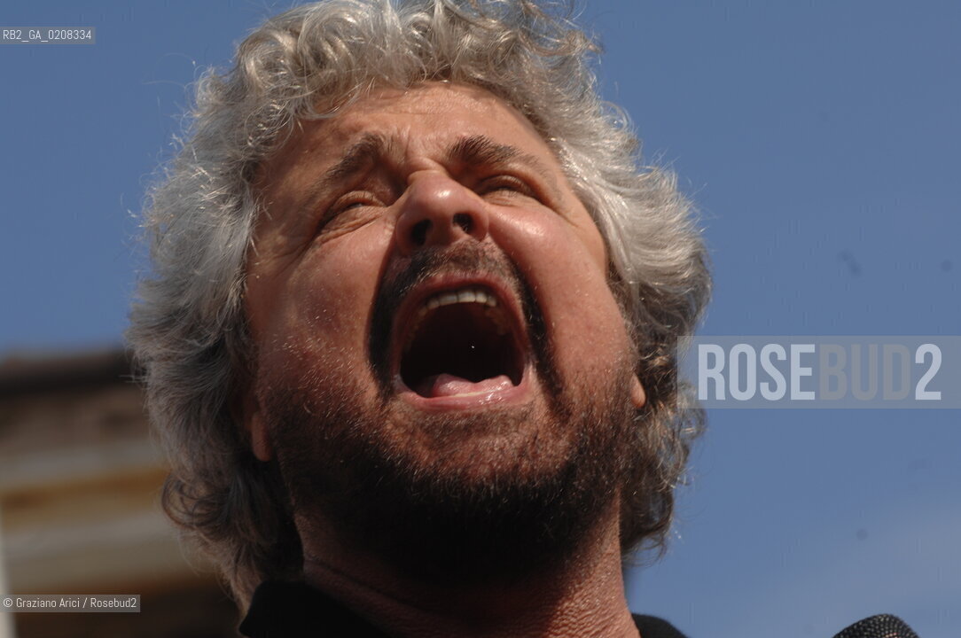 TREVISO - 6/4/2008 - THE COMEDIAN BEPPE GRILLO DELIVERS HIS SPEECH DURING AN ELECTORAL MEETING IN TREVISO FOR THE TOWN HALL ELECTIONS  ©Graziano Arici/Rosebud2 POLITICA
