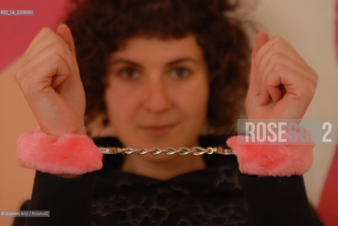 BOLOGNA, 17.04.2008. VIA RIALTO 23, INTERNO DEL NEGOZIO BETTY&BOOKS,PRIMO SEXY SHOP AUTOGESTITO DA DONNE E RIVOLTO ALLE DONNE IN ITALIA. BETTY& BOOKS : THE FIRST ITALIAN FEMINIST SEXY SHOP FOR WOMANE © MARTABUSO/ARICI/GRAZIANERI FEMMINISMO FEMMINILE