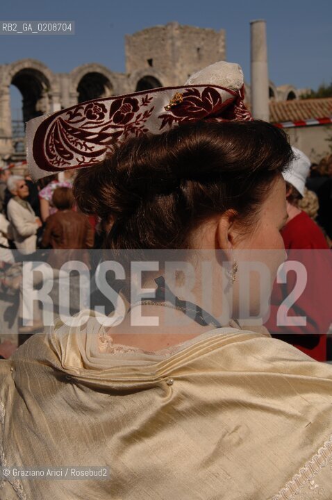 ARLES (FRANCE, PROVENCE) 1 MAY 2008 - 1 MAY HOLIDAY - FETE DES GARDIANS - HOLIDAY OF THE CAMARGUE CATTLE FARMER IN FRONT OF THE CHURCH OF NOTRE DAME LA MAJOR ©Graziano Arici/Rosebud2 CAVALLO FESTA DEI GARDIANS COSTUME MAGGIO GIOIELLO PROVENZA CAPPELLO BAMBINO GEO
