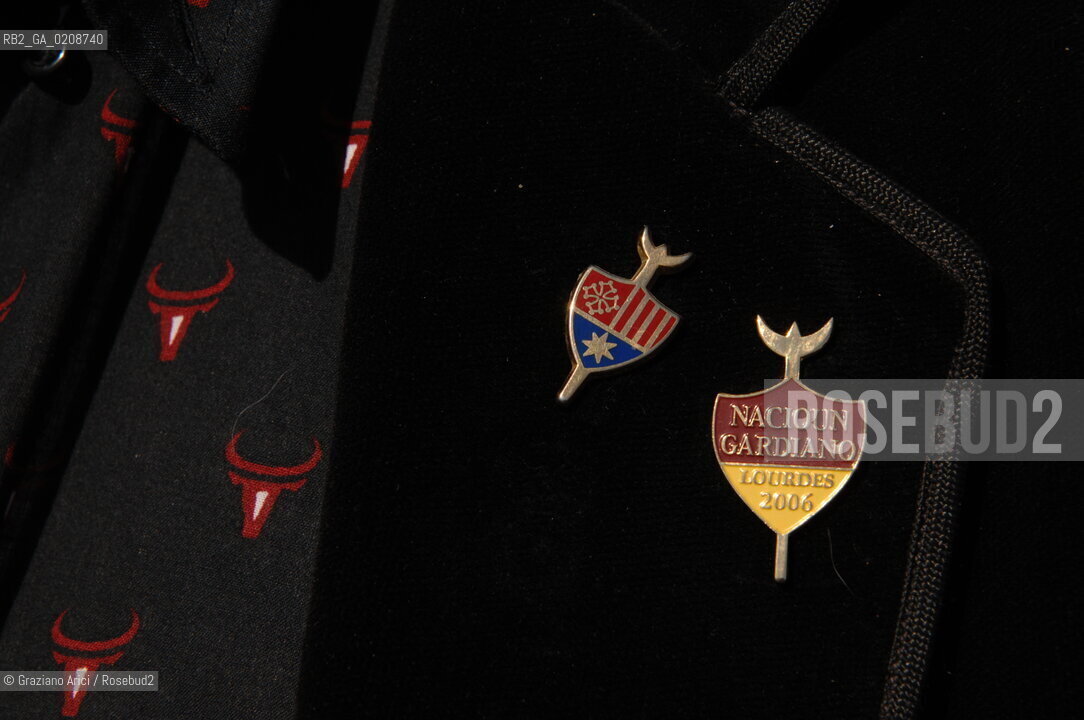 ARLES (FRANCE, PROVENCE) 1 MAY 2008 - 1 MAY HOLIDAY - FETE DES GARDIANS - HOLIDAY OF THE CAMARGUE CATTLE FARMER IN FRONT OF THE CHURCH OF NOTRE DAME LA MAJOR ©Graziano Arici/Rosebud2 CAVALLO FESTA DEI GARDIANS COSTUME MAGGIO GIOIELLO PROVENZA CAPPELLO BAMBINO GEO