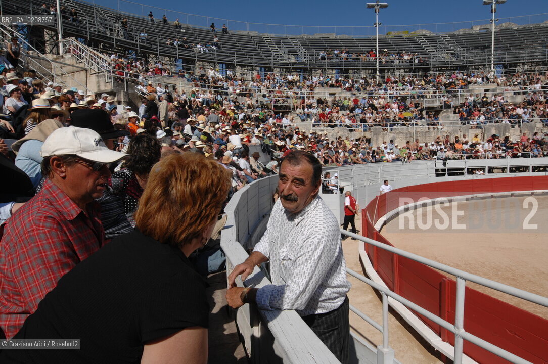 ARLES (FRANCE, PROVENCE) 1 MAY 2008 - 1 MAY HOLIDAY - FETE DES GARDIANS - HOLIDAY OF THE CAMARGUE CATTLE FARMER AND ELECTION OF ARLES QUEEN ROMAN ARENA ©Graziano Arici/Rosebud2 CAVALLO FESTA DEI GARDIANS COSTUME MAGGIO GIOIELLO PROVENZA CAPPELLO BAMBINO COURSE CAMARGUESE TORO GEO