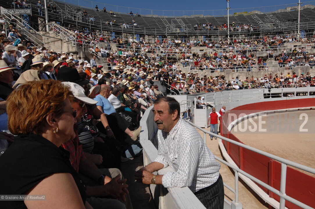 ARLES (FRANCE, PROVENCE) 1 MAY 2008 - 1 MAY HOLIDAY - FETE DES GARDIANS - HOLIDAY OF THE CAMARGUE CATTLE FARMER AND ELECTION OF ARLES QUEEN ROMAN ARENA ©Graziano Arici/Rosebud2 CAVALLO FESTA DEI GARDIANS COSTUME MAGGIO GIOIELLO PROVENZA CAPPELLO BAMBINO COURSE CAMARGUESE TORO GEO