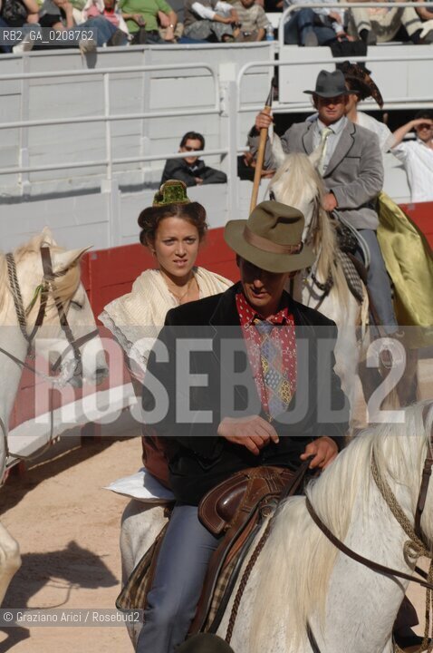 ARLES (FRANCE, PROVENCE) 1 MAY 2008 - 1 MAY HOLIDAY - FETE DES GARDIANS - HOLIDAY OF THE CAMARGUE CATTLE FARMER AND ELECTION OF ARLES QUEEN ROMAN ARENA ©Graziano Arici/Rosebud2 CAVALLO FESTA DEI GARDIANS COSTUME MAGGIO GIOIELLO PROVENZA CAPPELLO BAMBINO COURSE CAMARGUESE TORO GEO