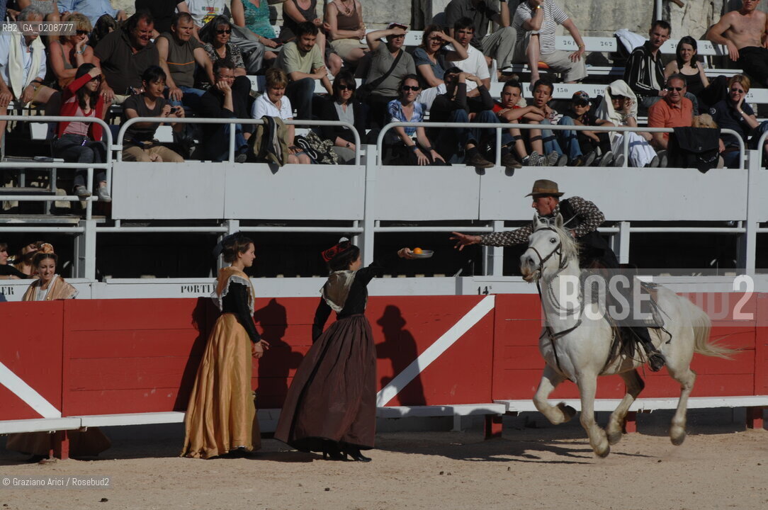 ARLES (FRANCE, PROVENCE) 1 MAY 2008 - 1 MAY HOLIDAY - FETE DES GARDIANS - HOLIDAY OF THE CAMARGUE CATTLE FARMER AND ELECTION OF ARLES QUEEN ROMAN ARENA ©Graziano Arici/Rosebud2 CAVALLO FESTA DEI GARDIANS COSTUME MAGGIO GIOIELLO PROVENZA CAPPELLO BAMBINO COURSE CAMARGUESE TORO GEO