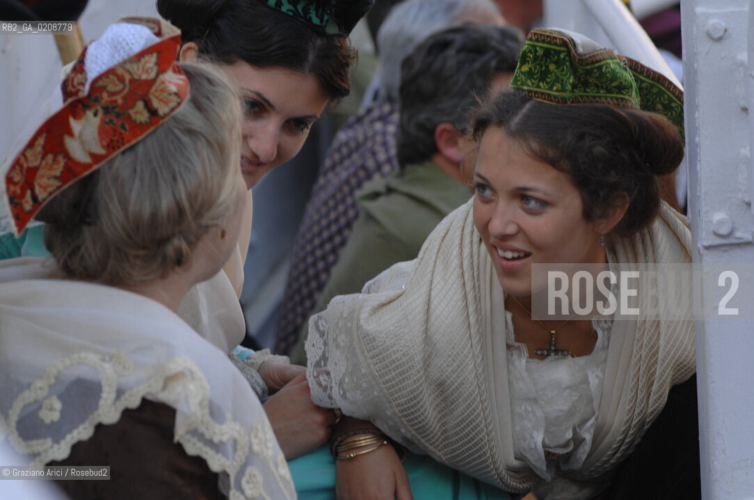 ARLES (FRANCE, PROVENCE) 1 MAY 2008 - 1 MAY HOLIDAY - FETE DES GARDIANS - HOLIDAY OF THE CAMARGUE CATTLE FARMER AND ELECTION OF ARLES QUEEN ROMAN ARENA ©Graziano Arici/Rosebud2 CAVALLO FESTA DEI GARDIANS COSTUME MAGGIO GIOIELLO PROVENZA CAPPELLO BAMBINO COURSE CAMARGUESE TORO GEO