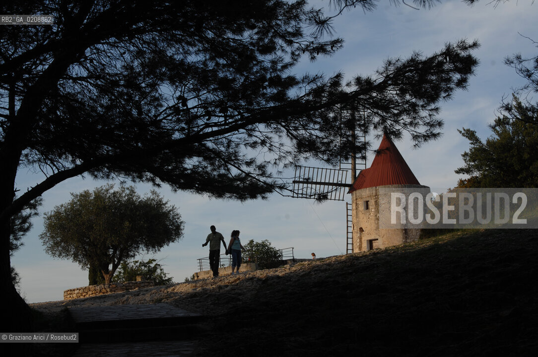 ST. REMY-DE-PROVENCE (FRANCE PROVENCE) MAY 2008 - THE ALPHONSE DAUDET MILL ©Graziano Arici/Rosebud2 MULINO LETTERATURA PROVENZA  GEO