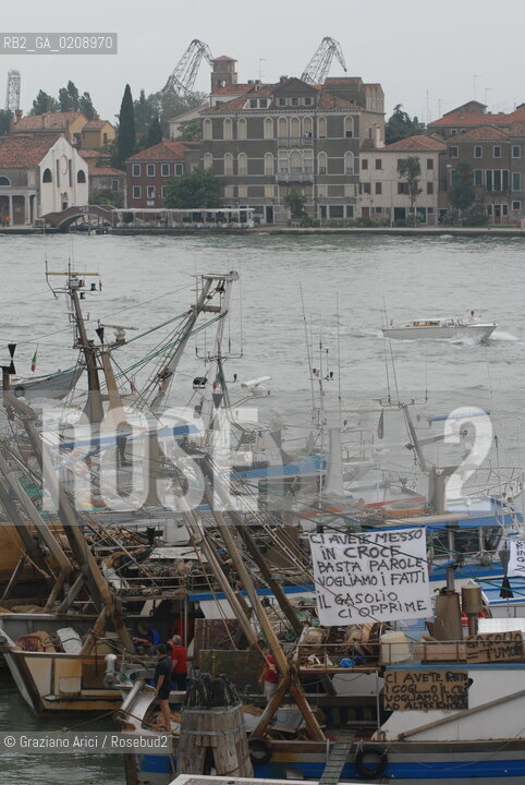 VENEZIA, 04.6.2008. FISHERMEN ARE STRIKING IN VENICE OVER THE COST OF FUEL © MARTABUSO/ARICI/GRAZIA NERI SCIOPERO PESCATORI BLOCCO