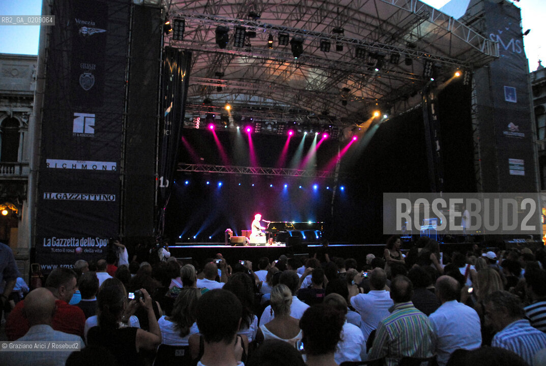VENICE 9/07/08 ELTON JOHN CONCERT IN ST.MARK SQUARE IN VENICE ©Graziano Arici/Rosebud2 CONCERTO SAN MARCO MUSICA POP ROCK