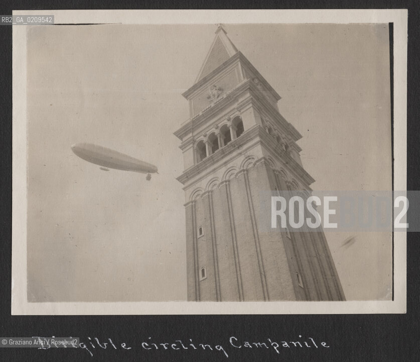 -VENEZIA, SENZA INDICAZIONE DAUTORE, CAMPANILE DI S.MARCO, 1915 C.A. STAMPA ALLALBUMINA INCOLLATA SU CARTONE,  CM 11X8,5   ©ARCHIVIO Graziano Arici/Rosebud2  DIRIGIBILE FOTOANTICHE.-VENICE, SENZA INDICAZIONE DAUTORE, CAMPANILE DI  S.MARCO. 1915 C.A. ALBUMEN PHOTOGRAPH MOUNTED ON CARDBOARD, CM 11X8,5   ©Graziano Arici/Rosebud2 