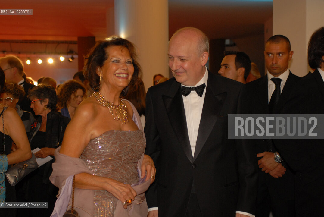 VENICE, 27.08.08. 65th VENICE INTERNATIONAL FILM FESTIVAL. OPENING EVENING. THE ITALIAN ACTRESS CLAUDIA CARDINALE AND THE MINISTER BONDI © MARTABUSO/ARICI/GRAZIANERI CINEMA ATTRICE