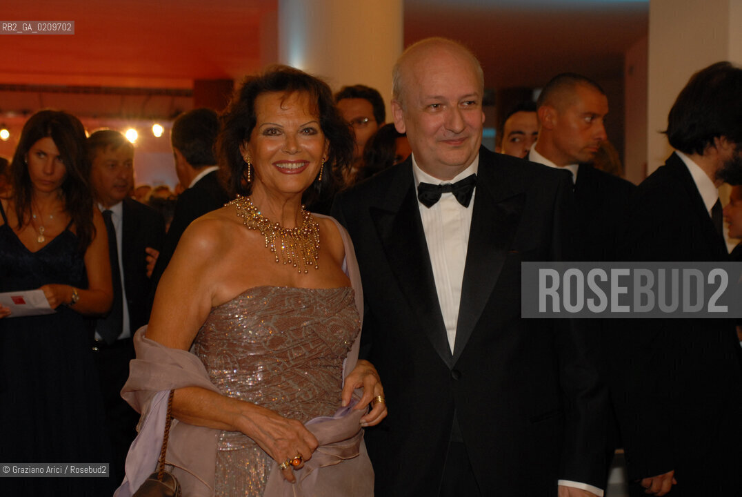 VENICE, 27.08.08. 65th VENICE INTERNATIONAL FILM FESTIVAL. OPENING EVENING. THE ITALIAN ACTRESS CLAUDIA CARDINALE AND THE MINISTER BONDI © MARTABUSO/ARICI/GRAZIANERI CINEMA ATTRICE