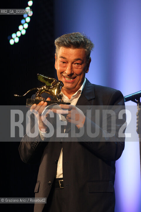 06/09/08 - 65th VENICE INTERNATIONAL FILM FESTIVAL - THE OFFICIAL AWARDS - LUIGI DE LAURENTIS AWARD FOR A DEBUT FILM TO THE DIRECTOR GIANNI DE GREGORIO FILM PRANZO DI FERRAGOSTO