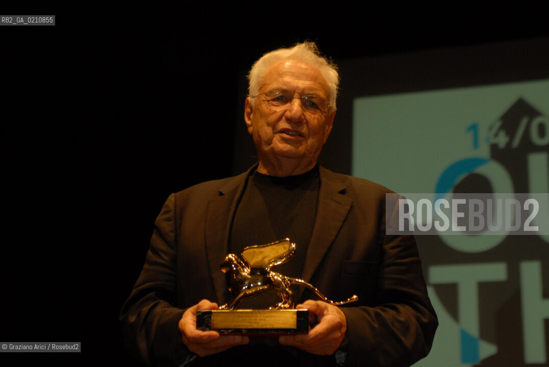 VENICE, 13.09.2008. 11th INTERNATIONAL ARCHITECTURE EXHIBITION BIENNALE. THE ARCHITECT FRANK GEHRY, GOLDEN LION FOR LIFETIME ACHIEVEMENT ©MARTABUSO/ARICI/GRAZIANERI ARCHITETTURA