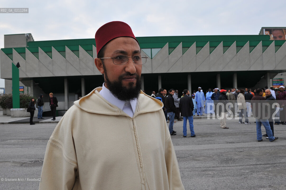 VENICE 30 SEPTEMBER 2008 THE HOLIDAY FOR THE END OF RAMADAM IN VILLORBA BASKET STADIUM OF BENETTON : YOUSSEFF TADIT TRAVISO IMAM - PALAVERDE  ©Graziano Arici/Rosebud2 ISLAM MUSSULMANI EXTRACOMUNITARI RELIGIONE