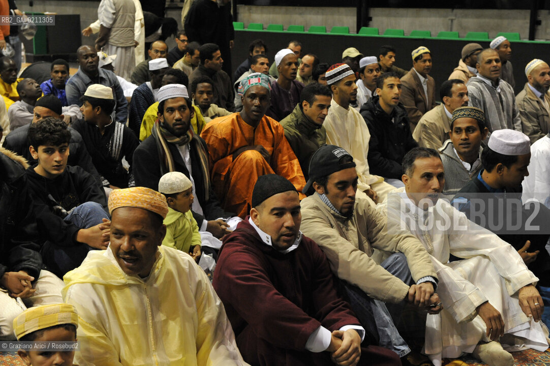 VENICE 30 SEPTEMBER 2008 THE HOLIDAY FOR THE END OF RAMADAM IN VILLORBA BASKET STADIUM OF BENETTON - PALAVERDE  ©Graziano Arici/Rosebud2 ISLAM MUSSULMANI EXTRACOMUNITARI RELIGIONE