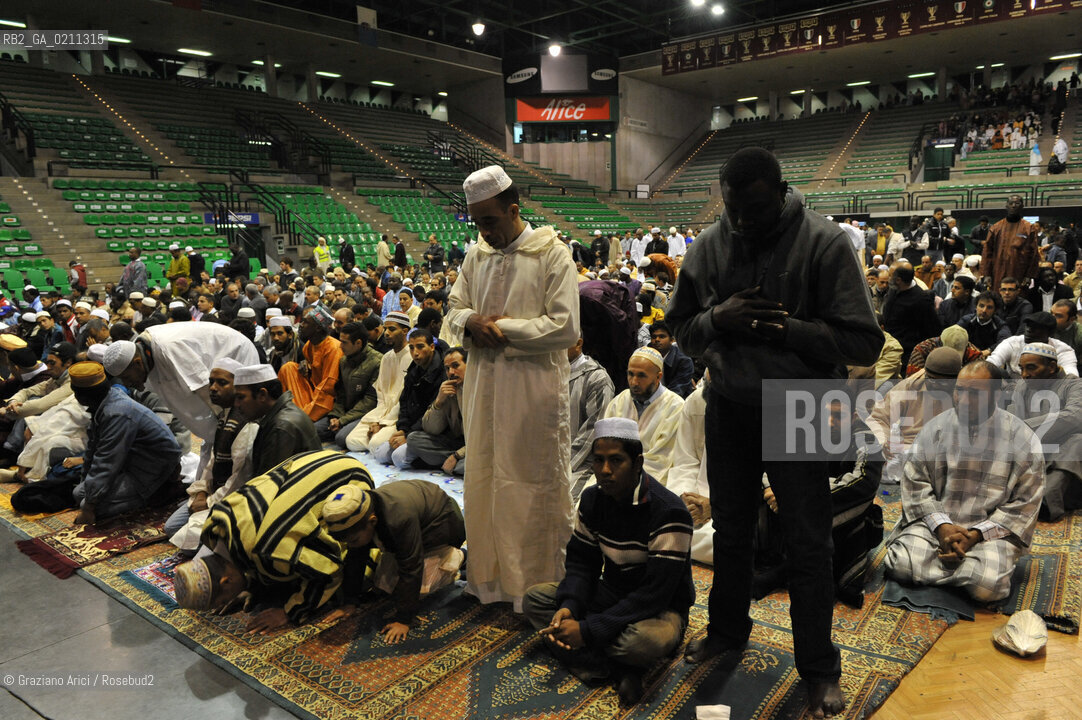 VENICE 30 SEPTEMBER 2008 THE HOLIDAY FOR THE END OF RAMADAM IN VILLORBA BASKET STADIUM OF BENETTON - PALAVERDE  ©Graziano Arici/Rosebud2 ISLAM MUSSULMANI EXTRACOMUNITARI RELIGIONE