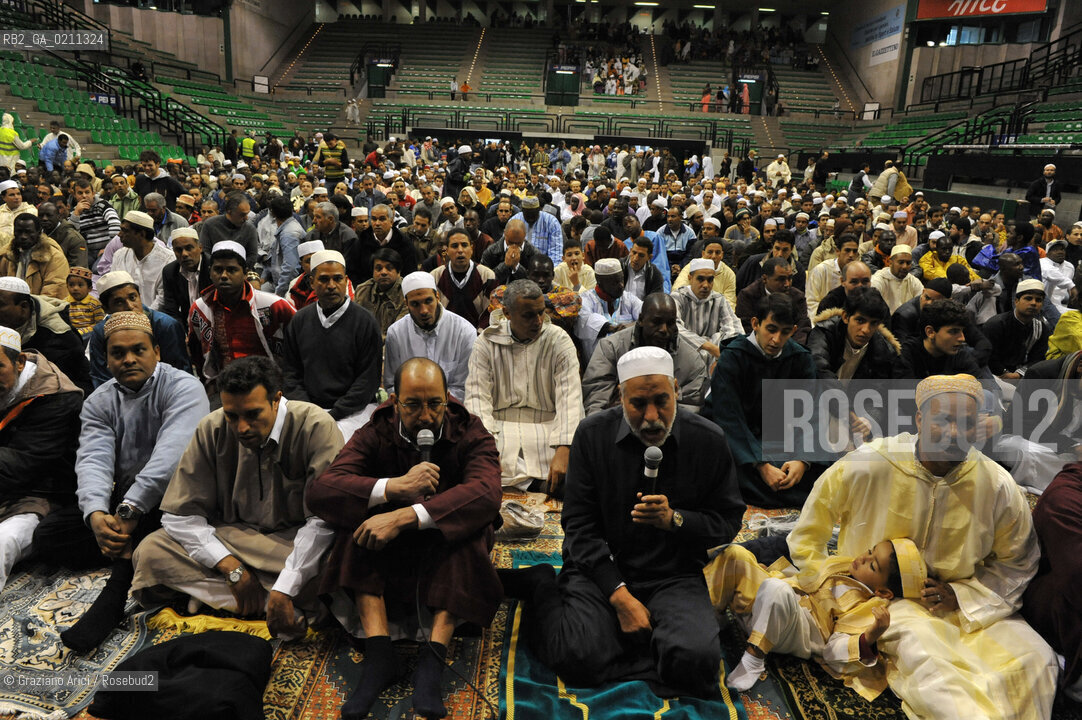 VENICE 30 SEPTEMBER 2008 THE HOLIDAY FOR THE END OF RAMADAM IN VILLORBA BASKET STADIUM OF BENETTON - PALAVERDE  ©Graziano Arici/Rosebud2 ISLAM MUSSULMANI EXTRACOMUNITARI RELIGIONE