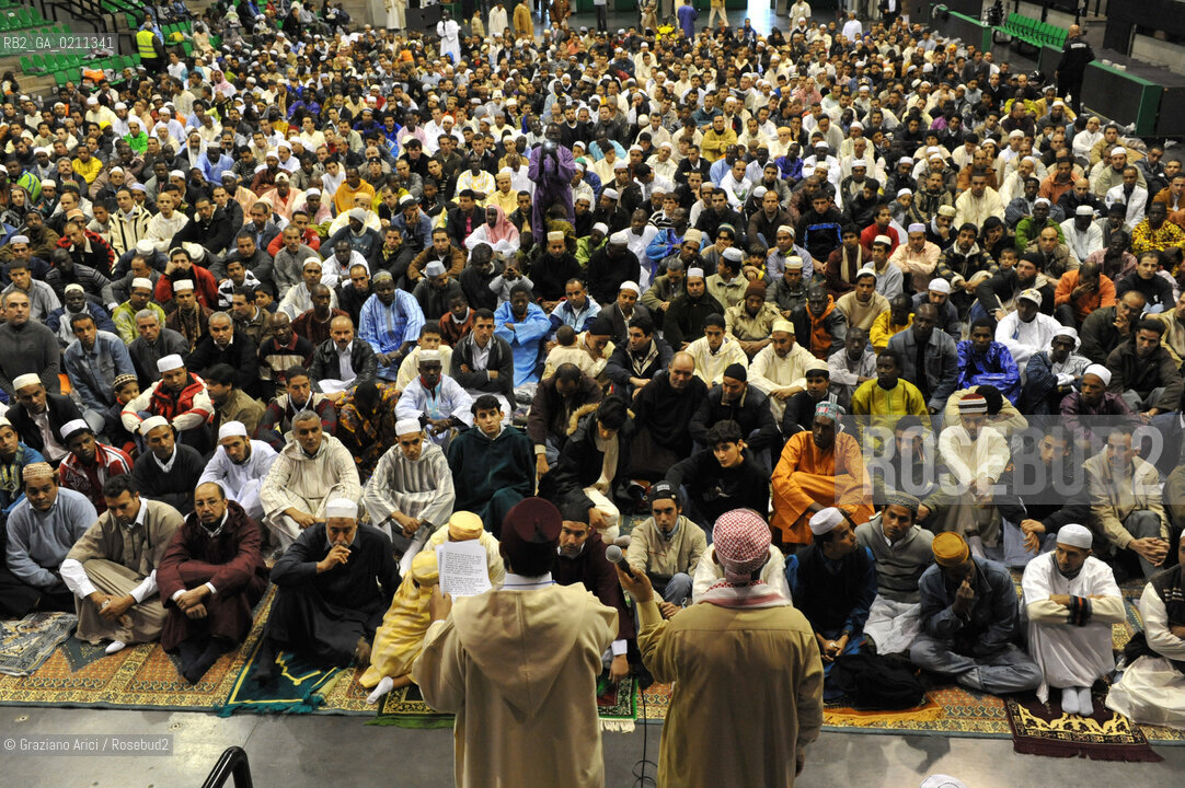 VENICE 30 SEPTEMBER 2008 THE HOLIDAY FOR THE END OF RAMADAM IN VILLORBA BASKET STADIUM OF BENETTON - PALAVERDE  ©Graziano Arici/Rosebud2 ISLAM MUSSULMANI EXTRACOMUNITARI RELIGIONE