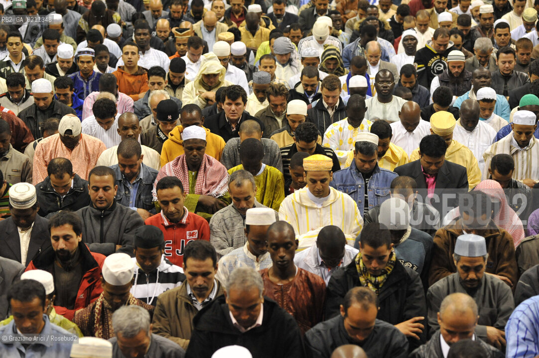VENICE 30 SEPTEMBER 2008 THE HOLIDAY FOR THE END OF RAMADAM IN VILLORBA BASKET STADIUM OF BENETTON - PALAVERDE  ©Graziano Arici/Rosebud2 ISLAM MUSSULMANI EXTRACOMUNITARI RELIGIONE