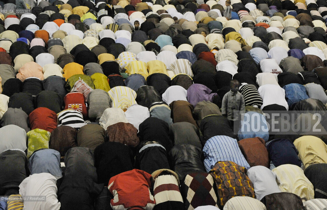 VENICE 30 SEPTEMBER 2008 THE HOLIDAY FOR THE END OF RAMADAM IN VILLORBA BASKET STADIUM OF BENETTON - PALAVERDE  ©Graziano Arici/Rosebud2 ISLAM MUSSULMANI EXTRACOMUNITARI RELIGIONE