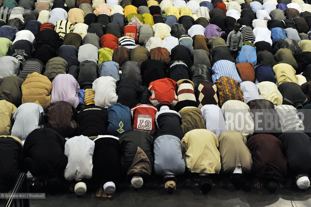 VENICE 30 SEPTEMBER 2008 THE HOLIDAY FOR THE END OF RAMADAM IN VILLORBA BASKET STADIUM OF BENETTON - PALAVERDE  ©Graziano Arici/Rosebud2 ISLAM MUSSULMANI EXTRACOMUNITARI RELIGIONE