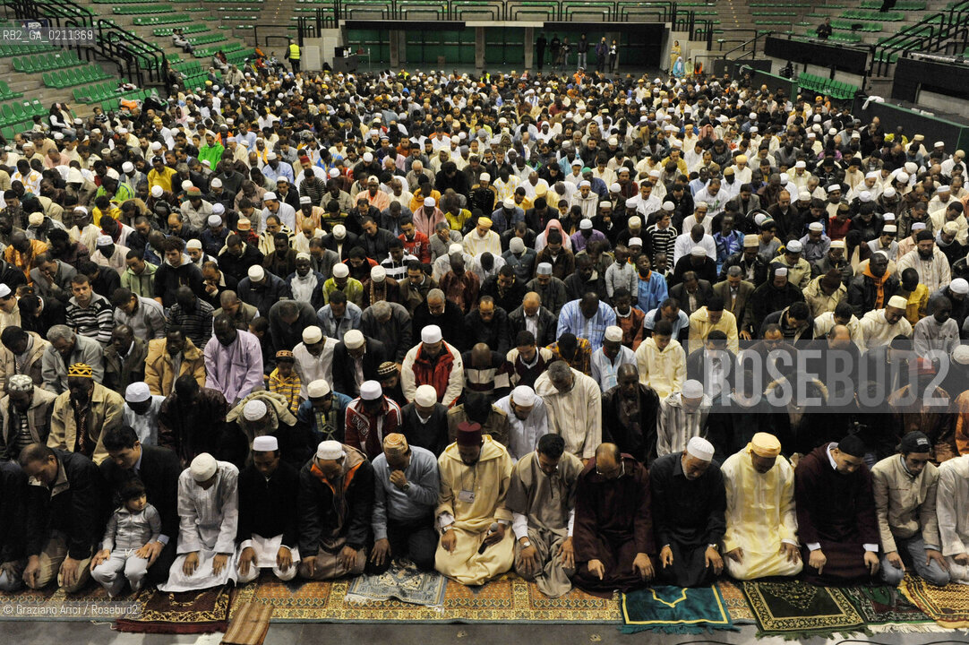 VENICE 30 SEPTEMBER 2008 THE HOLIDAY FOR THE END OF RAMADAM IN VILLORBA BASKET STADIUM OF BENETTON - PALAVERDE  ©Graziano Arici/Rosebud2 ISLAM MUSSULMANI EXTRACOMUNITARI RELIGIONE