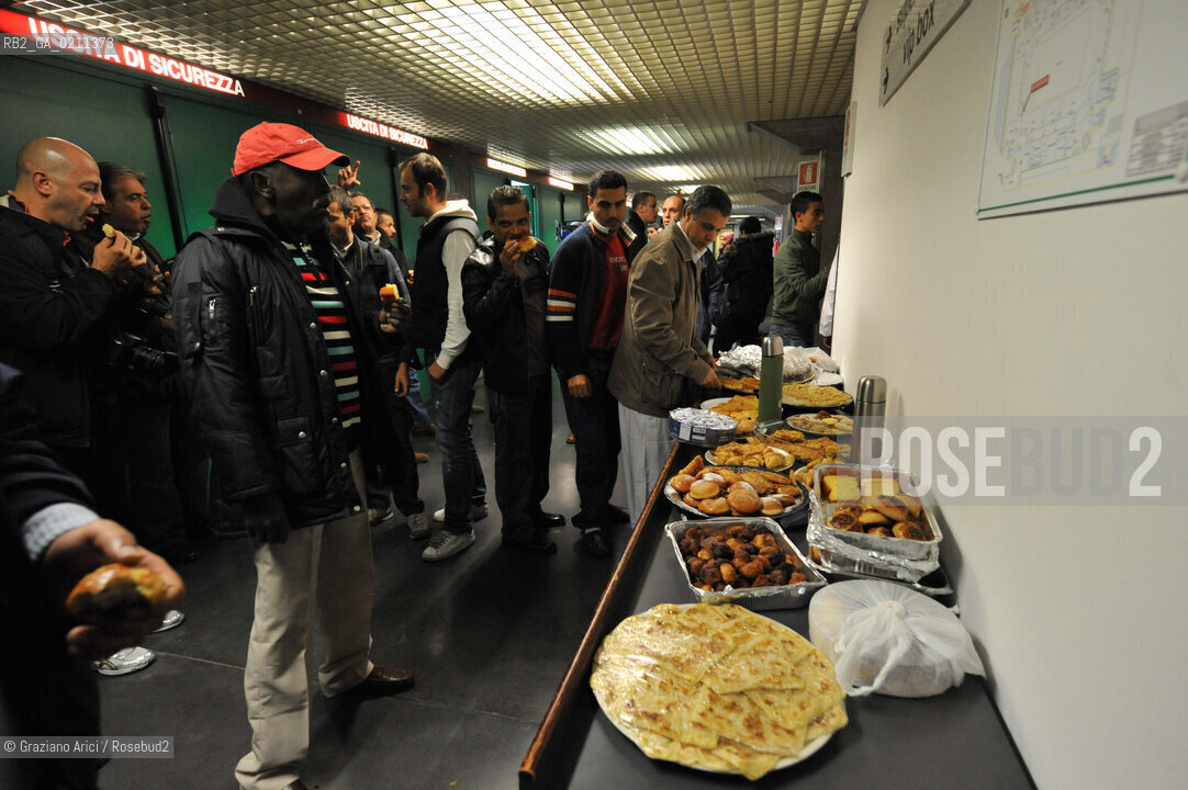 VENICE 30 SEPTEMBER 2008 THE HOLIDAY FOR THE END OF RAMADAM IN VILLORBA BASKET STADIUM OF BENETTON - PALAVERDE  ©Graziano Arici/Rosebud2 ISLAM MUSSULMANI EXTRACOMUNITARI RELIGIONE