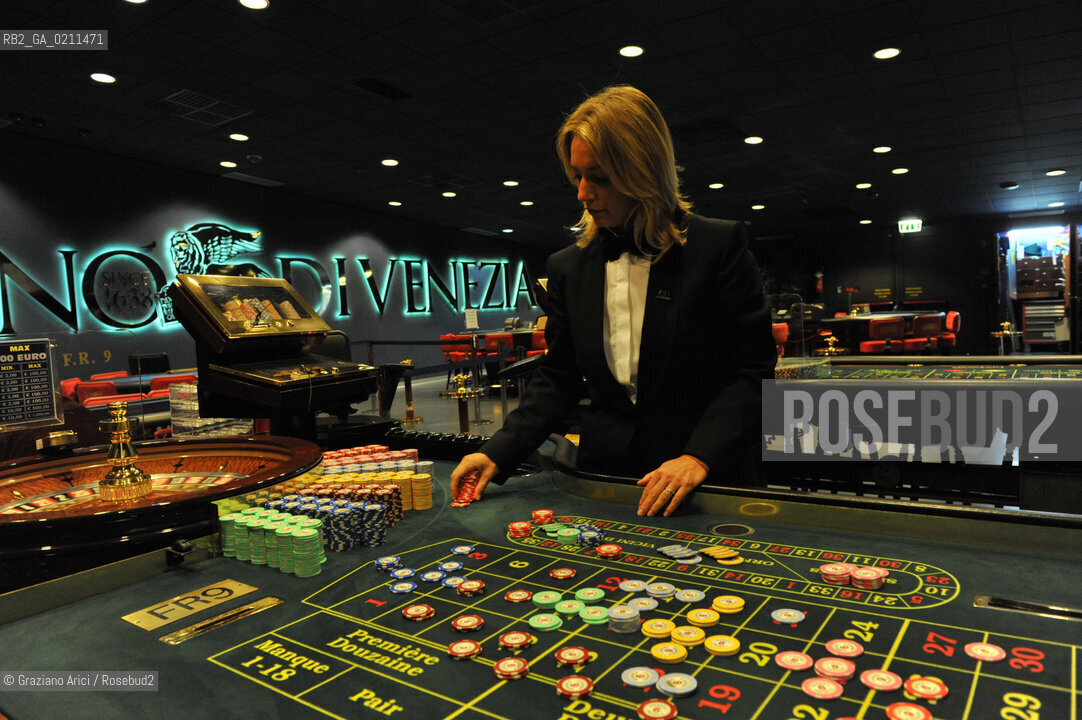 VENEZIA 16 OTTOBRE 2008 - - LA SALA DELLE ROULETTE DEL CASINO DI VENEZIA A CA NOGHERA ©Graziano Arici/Rosebud2 GIOCO SLOT MACHINES