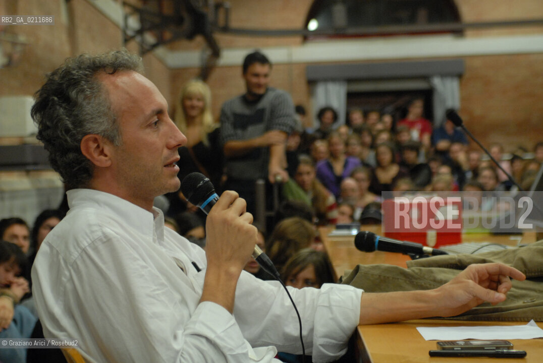 VENICE, 05.11.2008. THE JOURNALIST MARCO TRAVAGLIO AT CA FOSCARI UNIVERSITY © MARTABUSO/ARICI/GRAZIANERI GIORNALISMO STUDENTI UNIVERSITA