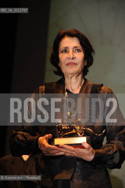 VENICE,20.02.2009.BIENNALE 2009.40th INTERNATIONAL THEATRE FESTIVAL.THE ACTRESS IRENE PAPAS DURING THE GOLDEN LION FOR LIFETIME ACHIEVEMENT AWARD CEREMONY ©MARTA BUSO/ARICI/GRAZIANERI TEATRO BIENNALE ATTRICE LEONE DORO