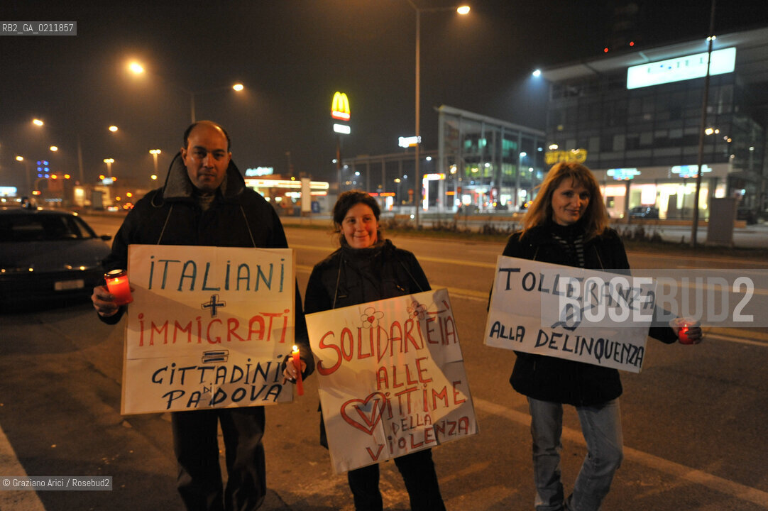 PADUA 27/02/09 : PATROLS OF CITIZENS COMMITEES MIGRAMENTE  AGAINST THE CRIME IN THE NIGHT STREETS ©Graziano Arici/Rosebud2 RONDA A PADOVA