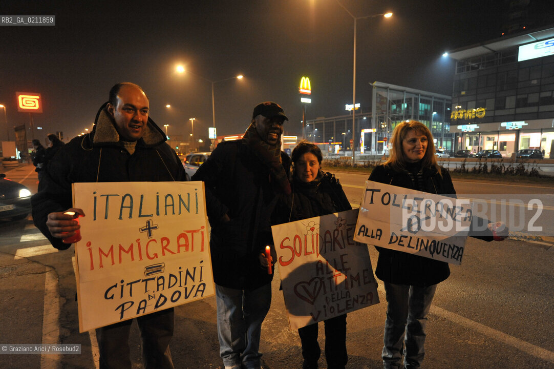 PADUA 27/02/09 : PATROLS OF CITIZENS COMMITEES MIGRAMENTE  AGAINST THE CRIME IN THE NIGHT STREETS ©Graziano Arici/Rosebud2 RONDA A PADOVA