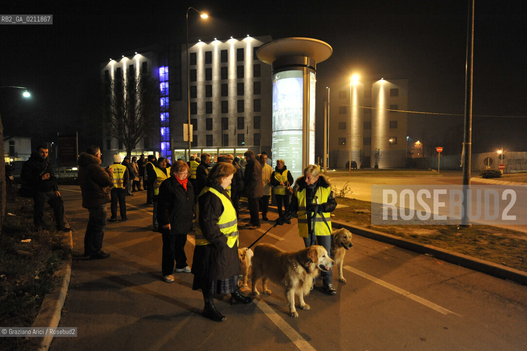 PADUA 27/02/09 : PATROLS OF CITIZENS COMMITEES AGAINST THE CRIME IN THE NIGHT STREETS ©Graziano Arici/Rosebud2 RONDA A PADOVA