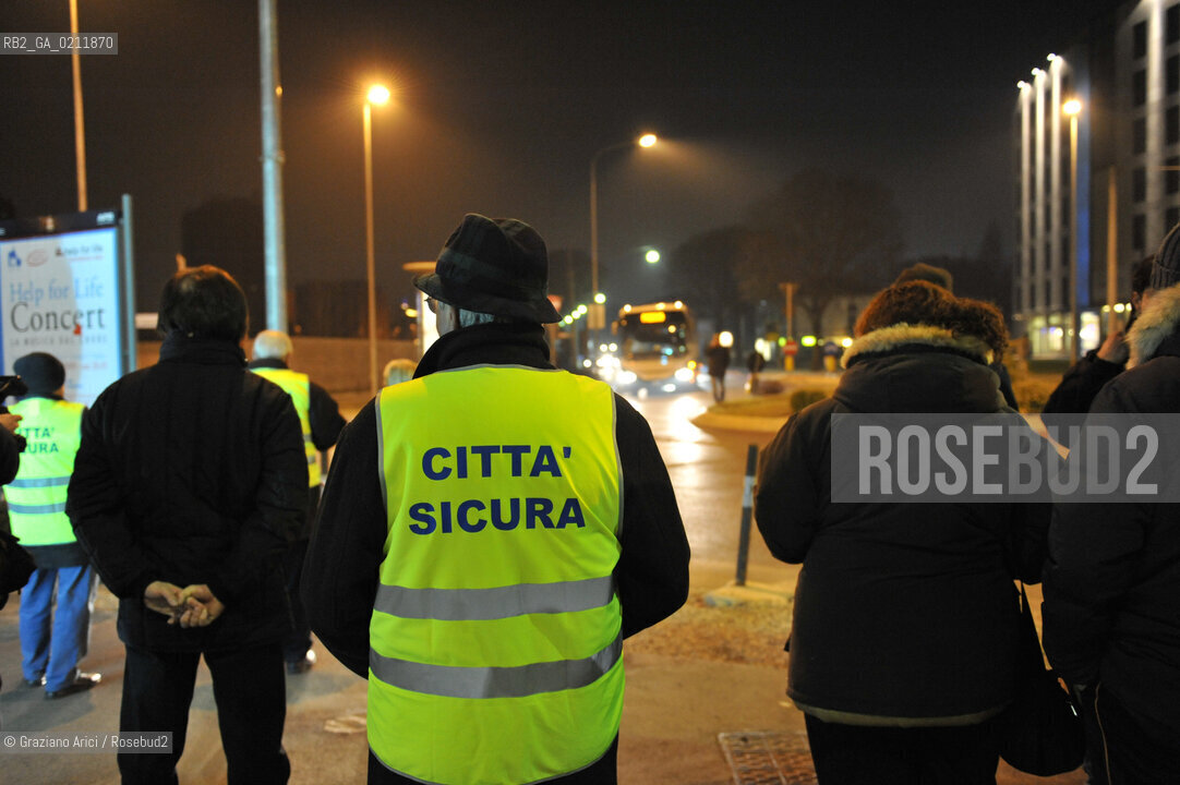 PADUA 27/02/09 : PATROLS OF CITIZENS COMMITEES AGAINST THE CRIME IN THE NIGHT STREETS ©Graziano Arici/Rosebud2 RONDA A PADOVA