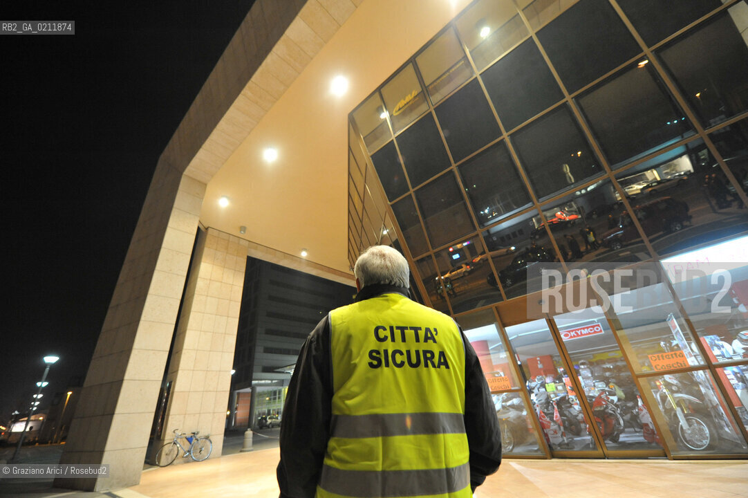 PADUA 27/02/09 : PATROLS OF CITIZENS COMMITEES AGAINST THE CRIME IN THE NIGHT STREETS ©Graziano Arici/Rosebud2 RONDA A PADOVA