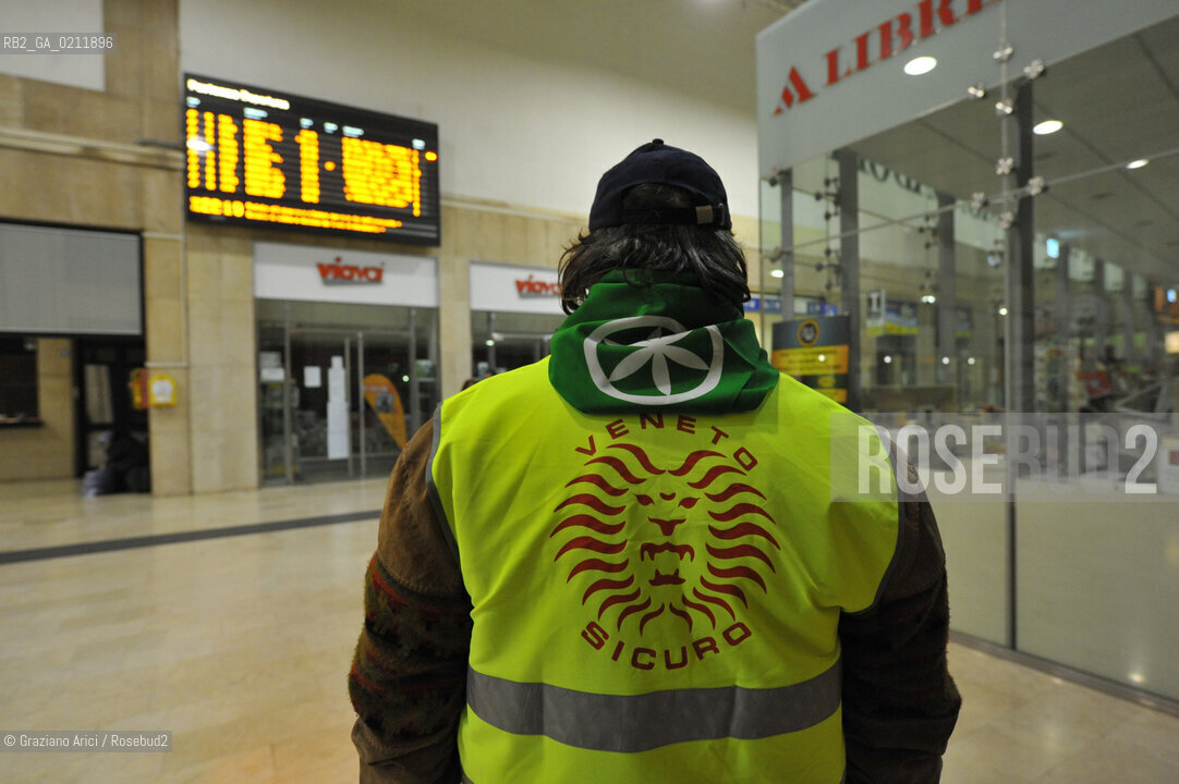PADUA 27/02/09 : PATROLS OF LEGA PARTY AGAINST THE CRIME IN THE TRAIN STATION ©Graziano Arici/Rosebud2 RONDA A PADOVA