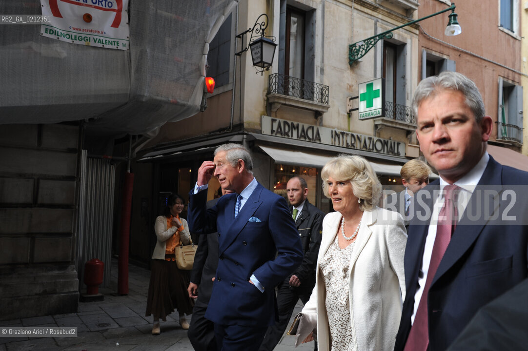 VENICE 28/04/09 - CHARLES, THE PRINCE OF WALES AND CAMILLA, DUCHESS OF CORNWALL VISITING LA FENICE THEATRE IN VENICE © MARTA BUSO/ARICI/GRAZIA NERI PRINCIPE NOBILE GALLES