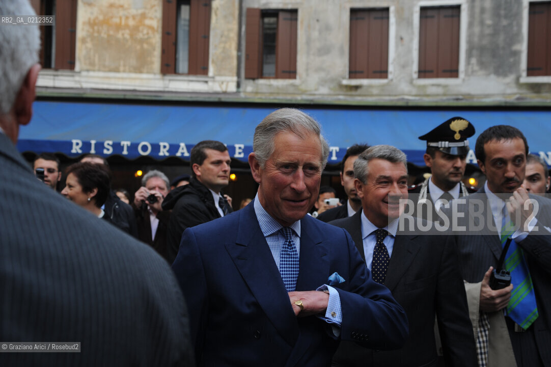 VENICE 28/04/09 - CHARLES, THE PRINCE OF WALES AND CAMILLA, DUCHESS OF CORNWALL VISITING LA FENICE THEATRE IN VENICE © MARTA BUSO/ARICI/GRAZIA NERI PRINCIPE NOBILE GALLES