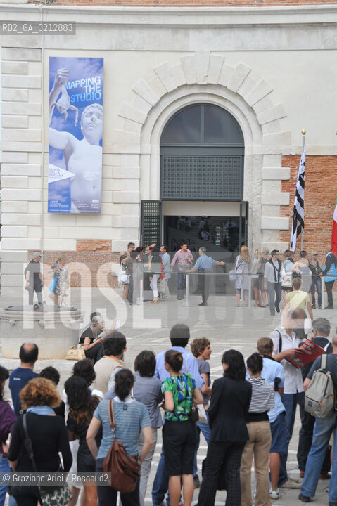 05.06.2009. THE NEW CONTEMPORARY ART CENTRE- FRANCOIS PINAULT FOUNDATION AT PUNTA DELLA DOGANA : THE NEW MODERN ART MUSEUM IN VENICE - VISITORS ©Graziano Arici/Rosebud2 ARTE MUSEO
