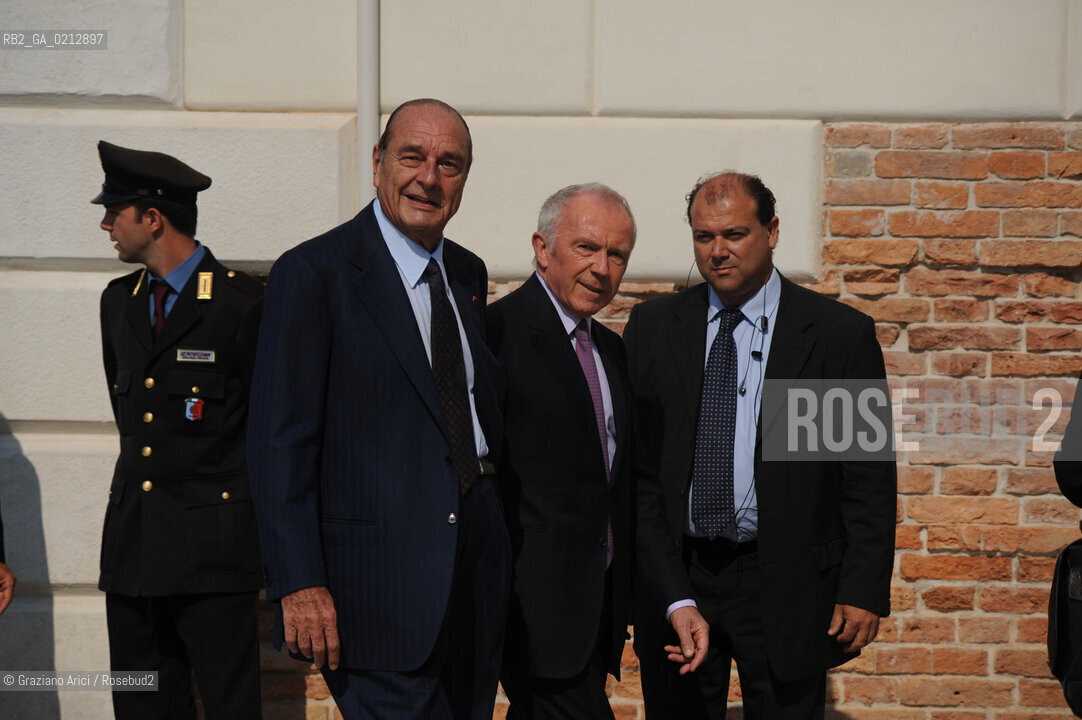 VENICE,04.06.2009.  THE OPENING OF THE NEW CONTEMPORARY ART CENTRE- FRANCOIS PINAULT FOUNDATION AT PUNTA DELLA DOGANA.EXHIBITION MAPPING THE STUDIO. FRANCOIS PINAULT AND JACQUES CHIRAC. .© MARTABUSO/ARICI/GRAZIANERI