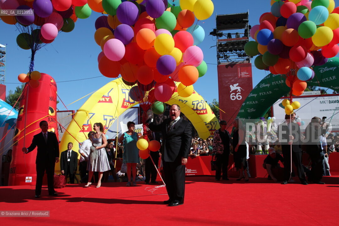 Italy, Venice - September 06th, 2009.66th VENICE INTERNATIONAL FILM FESTIVAL - GOLDEN LION FOR LIFETIME ACHIEVEMENT TO JOHN LASSETER AND THE PIXAR DIRECTORS. THE DIRECTOR JOHN LASSETER RELEASE BALOONS IN THE AIR DURING THE PREMIERE