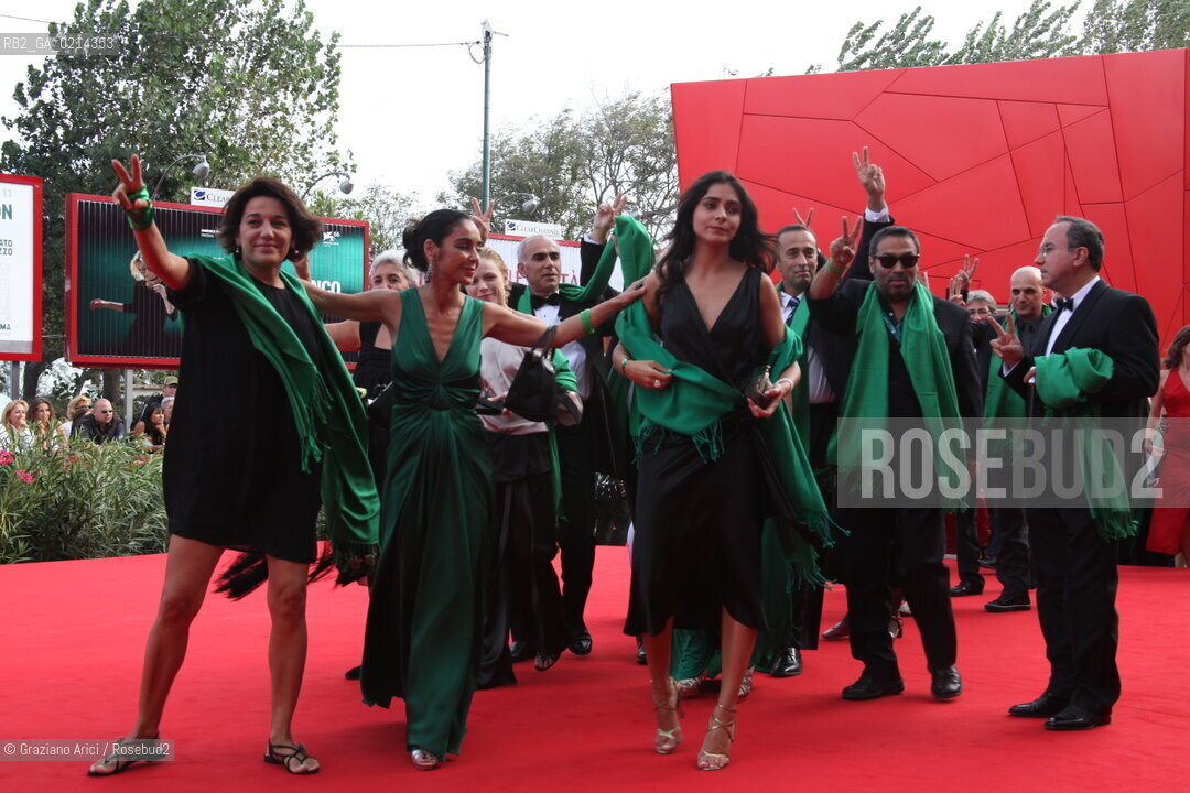 Italy, Venice - September 09th, 2009.66th VENICE INTERNATIONAL FILM FESTIVAL - RED CARPET FILM: ZANAN BEDOONE MARDAN (WOMEN WITHOUT MEN). THE DIRECTOR SHIRIN NESHAT  WITH THE CAST.