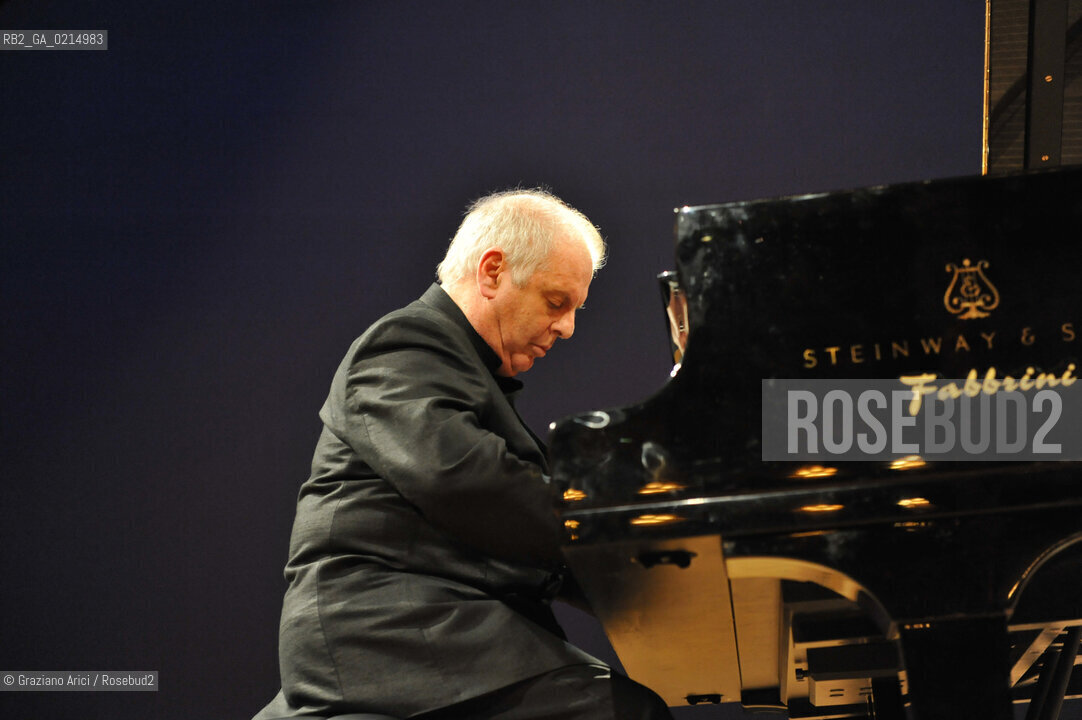 Venice - december, 12th 2009 - The conductor and pianist Daniel Barenboim in concert in the Gran Teaatro La Fenice of Venice and where receives the Prize A life in the Music ©Graziano Arici/Rosebud2