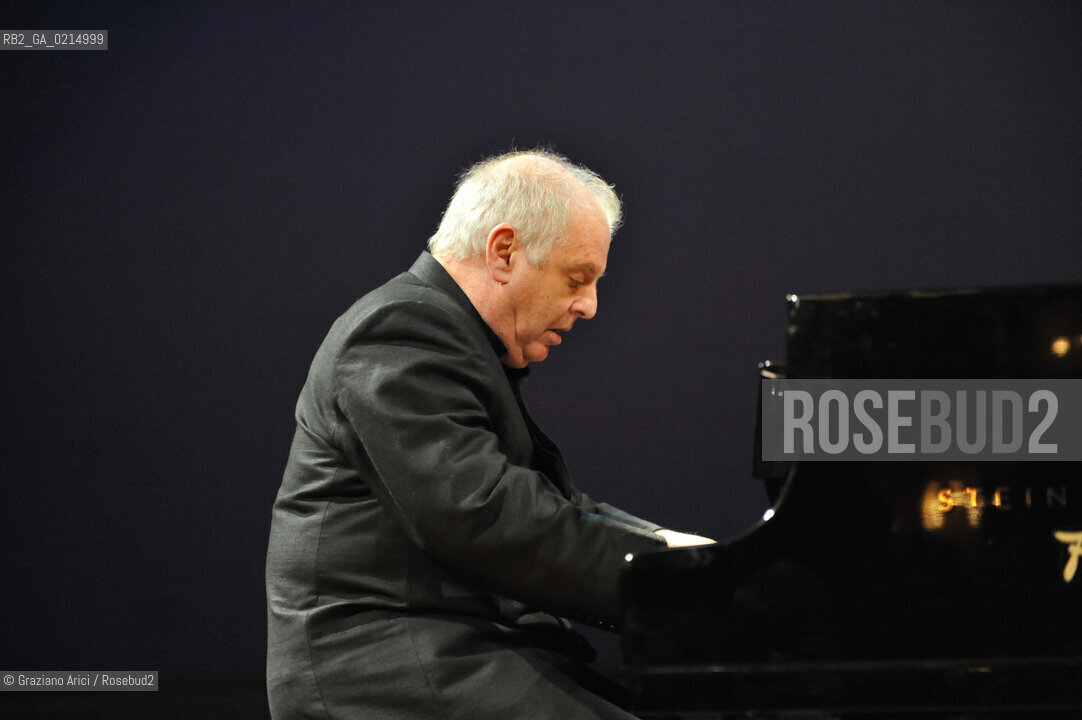 Venice - december, 12th 2009 - The conductor and pianist Daniel Barenboim in concert in the Gran Teaatro La Fenice of Venice and where receives the Prize A life in the Music ©Graziano Arici/Rosebud2