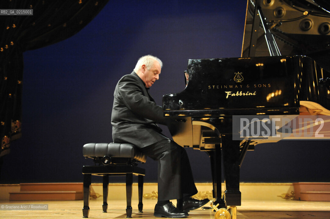 Venice - december, 12th 2009 - The conductor and pianist Daniel Barenboim in concert in the Gran Teaatro La Fenice of Venice and where receives the Prize A life in the Music ©Graziano Arici/Rosebud2