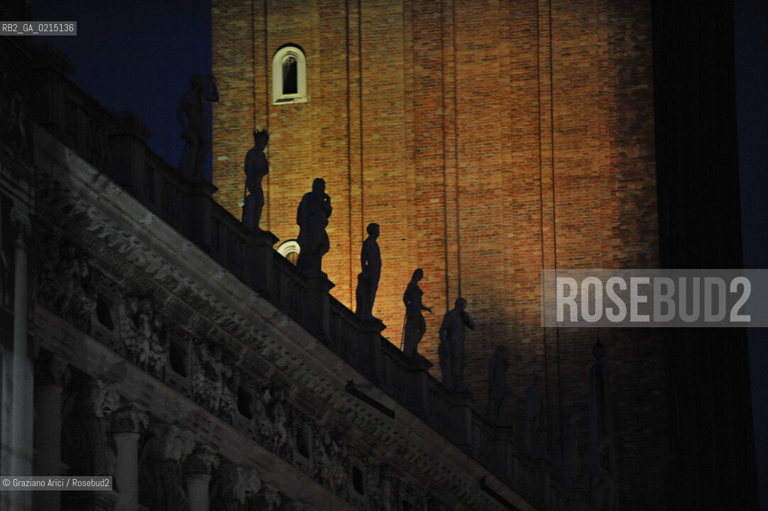 Venice7 februry 2010 - Carnival in St.Marks Square in Venice ©Graziano Arici/Rosebud2 carnevale maschera
